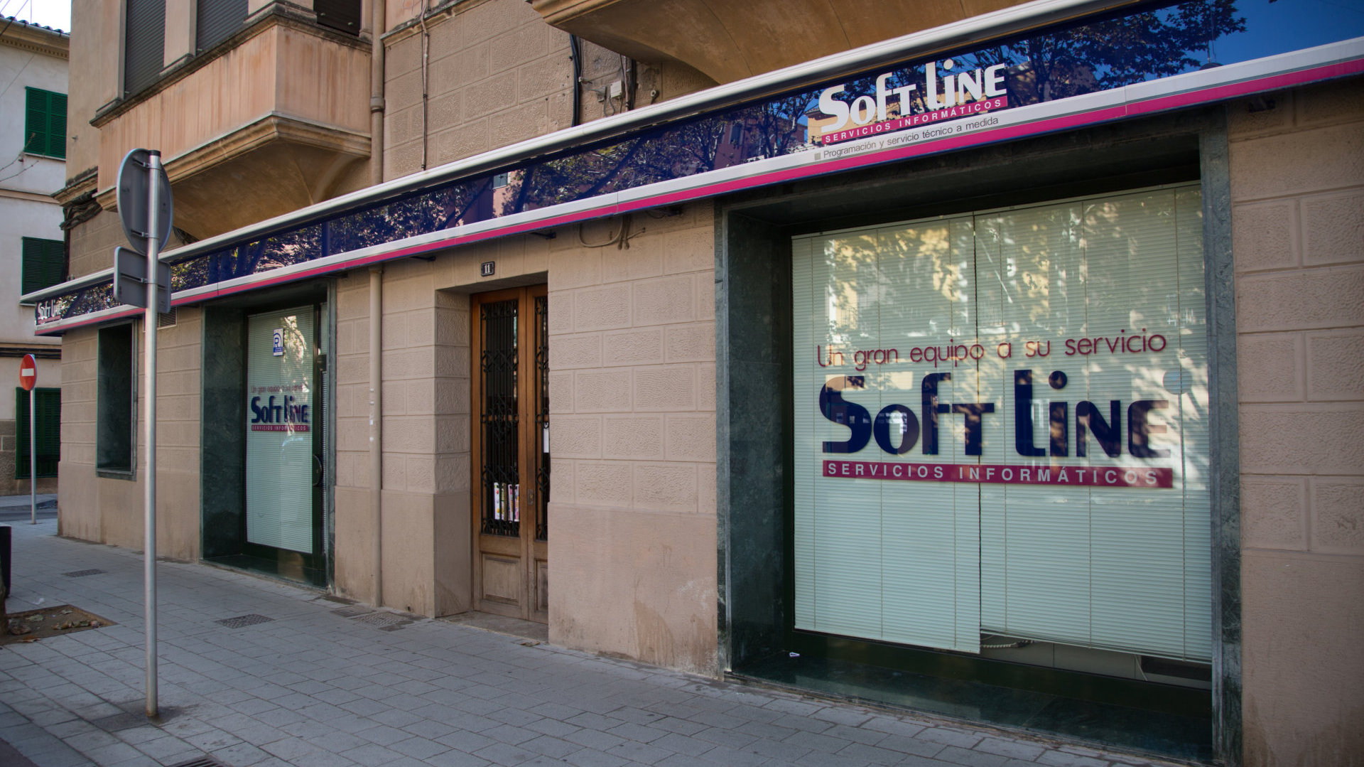 fachada entrada principal oficina Soft Line